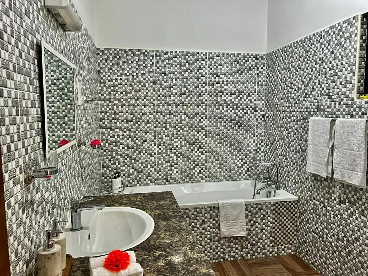 Villea Frangipani Top Floor 2 Bedroom Apartment Mahe Island