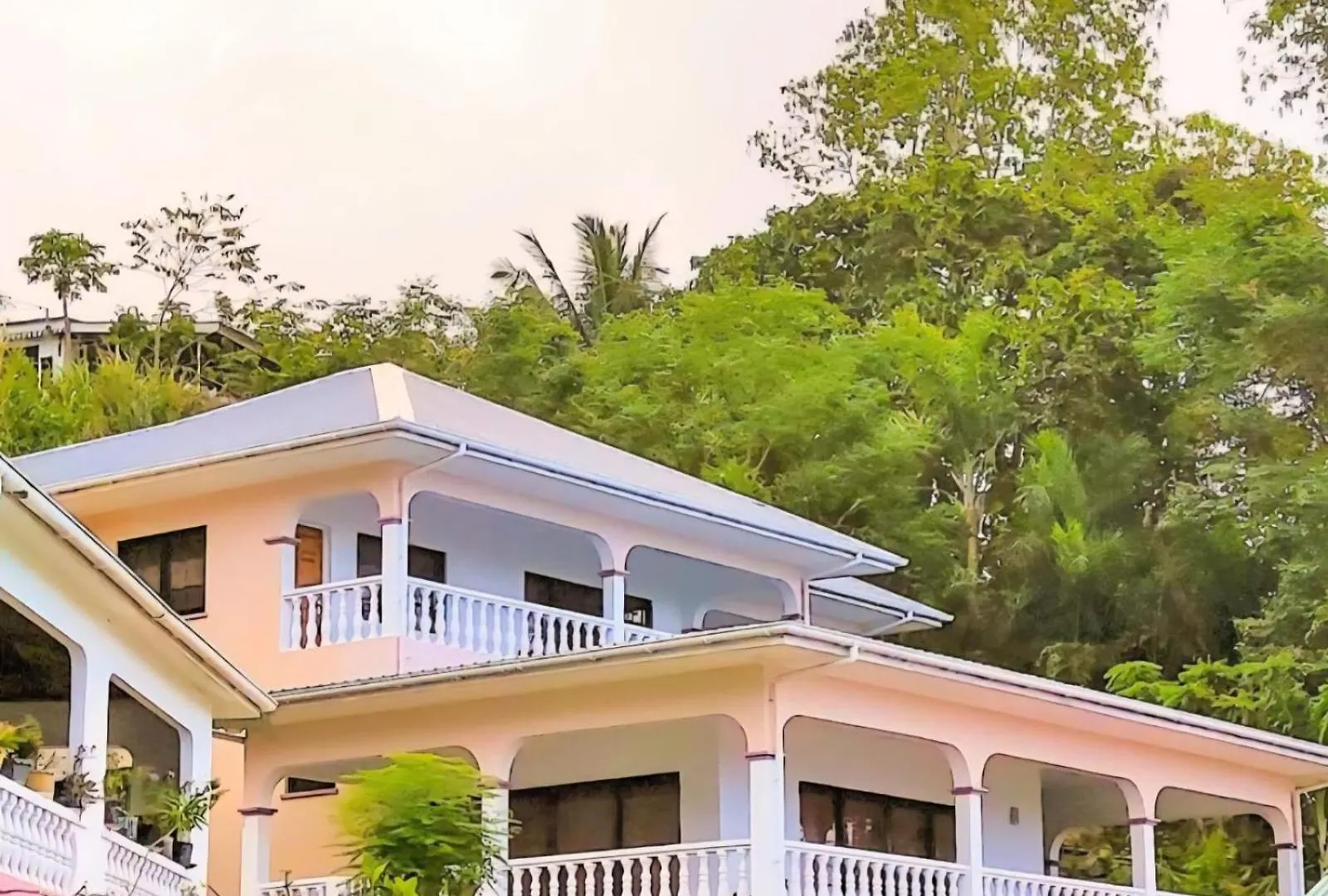 Villea Frangipani Top Floor 2 Bedroom Apartment Mahe Island