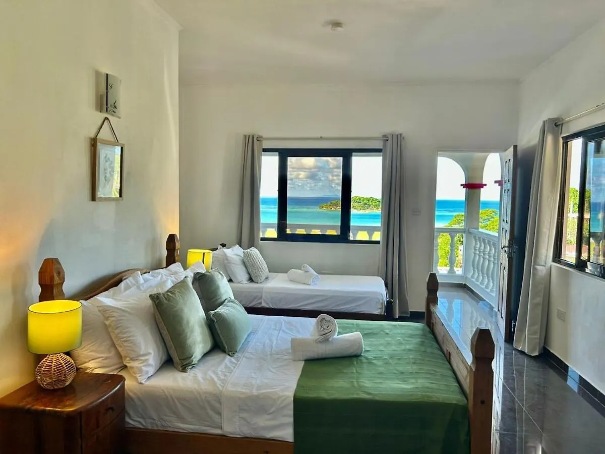 Villea Frangipani Top Floor 2 Bedroom Apartment Mahe Island
