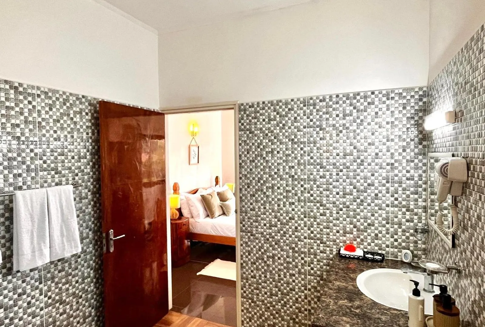 Villea Frangipani Top Floor 2 Bedroom Apartment Mahe Island Seychelles